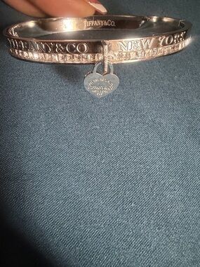 Tiffany & Co. Silver Heart Tag Hinged Bangle